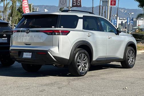 Brilliant Silver Metallic 2025 Nissan Pathfinder SV