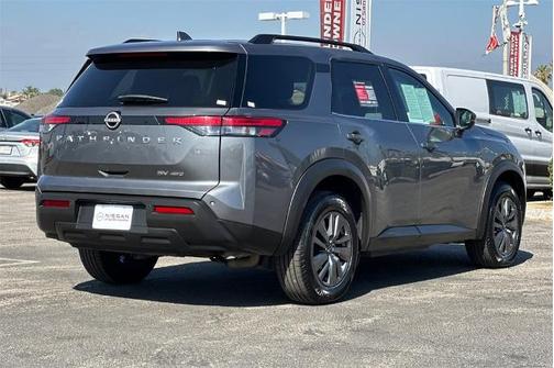 2024 Nissan Pathfinder SV