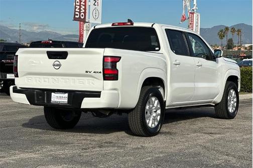 2023 Nissan Frontier SV