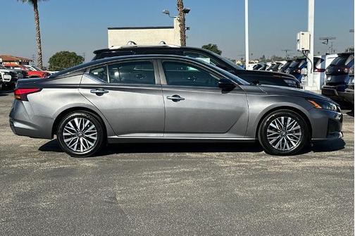 Gun Metallic 2025 Nissan Altima SV