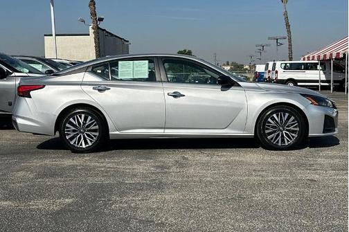Brilliant Silver Metallic 2024 Nissan Altima 2.5 SV