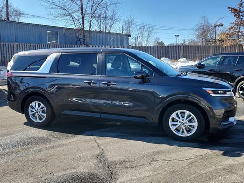 2024 Kia Carnival LX