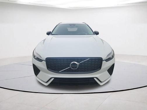 2025 Volvo XC60 B5 Ultra