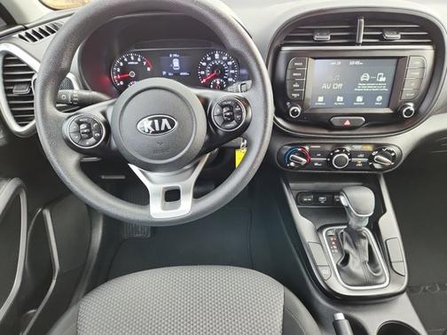 Photo 2 of 3 of 2020 Kia Soul LX
