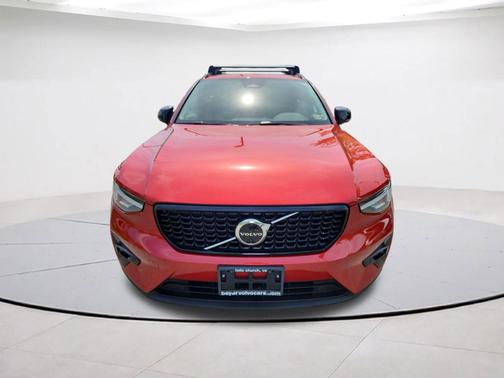 2023 Volvo XC40 B5 AWD Plus Dark