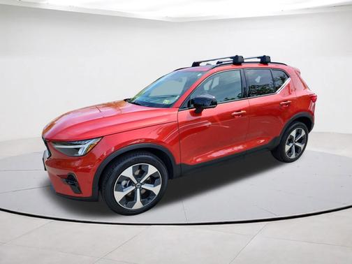 2023 Volvo XC40 B5 AWD Plus Dark