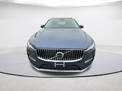 2023 Volvo XC60 B5 AWD Plus Bright