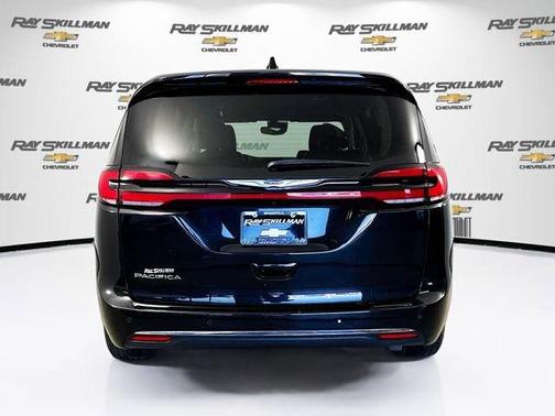2023 Chrysler Pacifica Touring-L