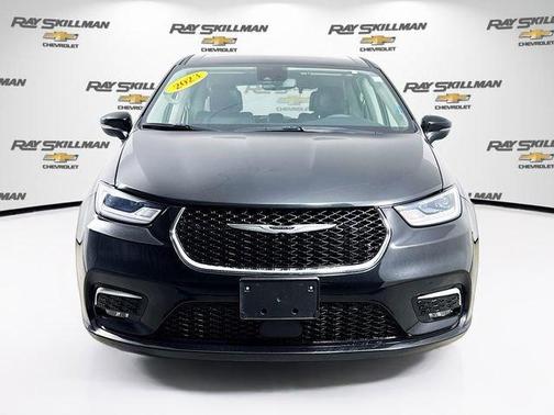 2023 Chrysler Pacifica Touring-L