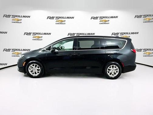 2023 Chrysler Pacifica Touring-L