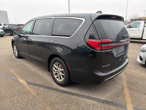 2023 Chrysler Pacifica Touring-L