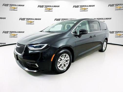 2023 Chrysler Pacifica Touring-L