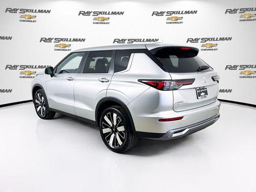 2025 Mitsubishi Outlander SE