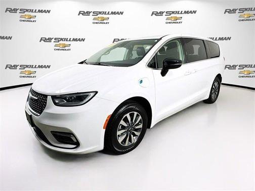 2024 Chrysler Pacifica Hybrid Select