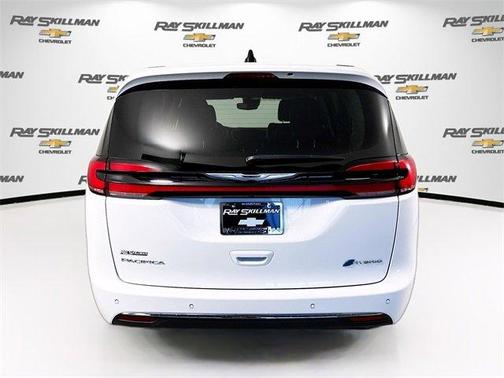 2024 Chrysler Pacifica Hybrid Select