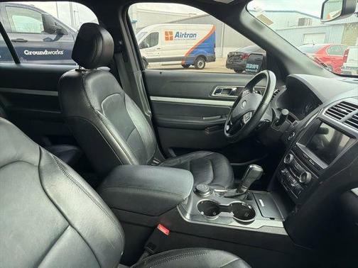 Blue 2017 Ford Explorer XLT