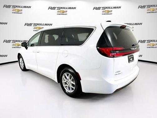 Bright White Clearcoat 2023 Chrysler Pacifica Touring-L