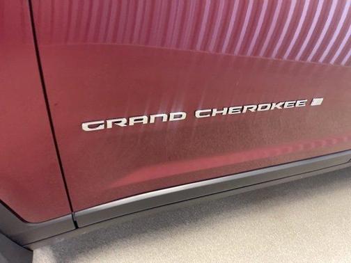 2022 Jeep Grand Cherokee L Laredo