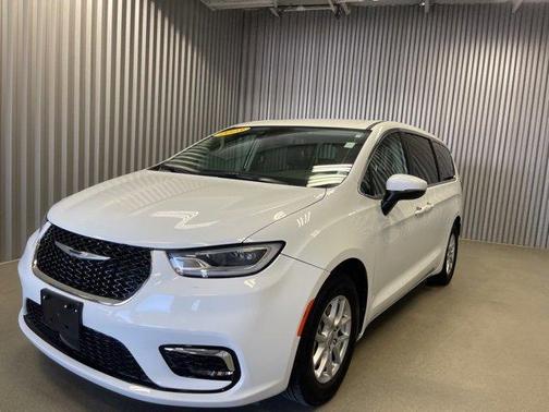 2023 Chrysler Pacifica Touring-L