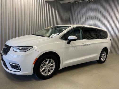 2023 Chrysler Pacifica Touring-L