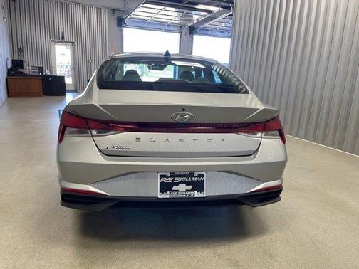 2021 Hyundai ELANTRA SE