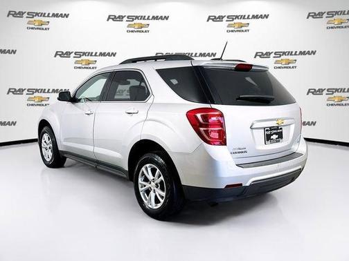 Silver Ice Metallic 2017 Chevrolet Equinox LT