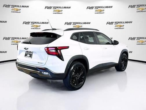 Summit White 2024 Chevrolet Trax ACTIV