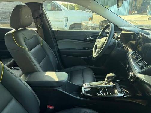 Summit White 2024 Chevrolet Trax ACTIV