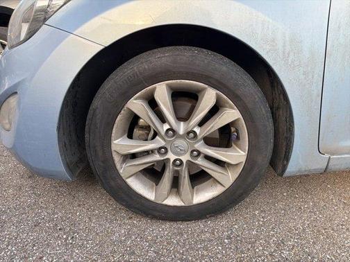 2013 Hyundai ELANTRA SE