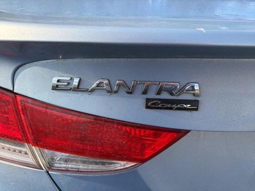 2013 Hyundai ELANTRA SE