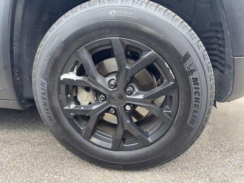 Metallic 2022 Jeep Grand Cherokee Limited