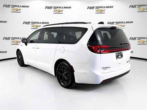 2025 Chrysler Pacifica Hybrid Select