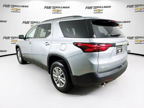 Sterling Gray Metallic 2023 Chevrolet Traverse LT Cloth