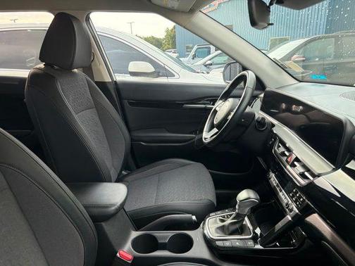 Clear White 2024 Kia Seltos S