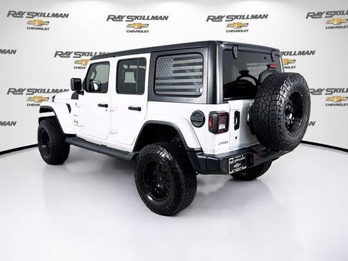 Bright White Clearcoat 2019 Jeep Wrangler Unlimited Sahara