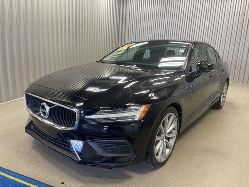 2020 Volvo S60 T6 Momentum