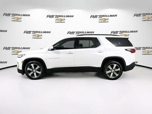 Pearl 2023 Chevrolet Traverse LT Leather
