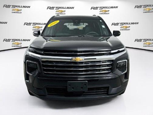 Black Metallic 2026 Chevrolet Traverse LT