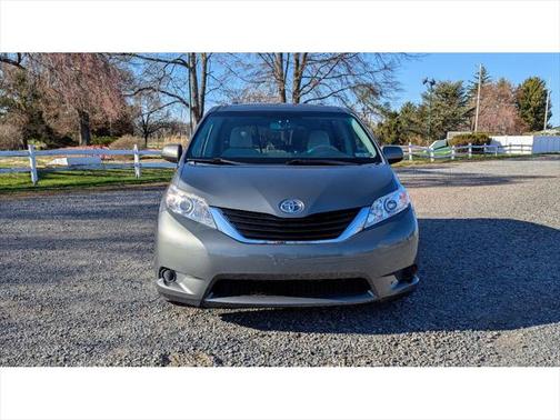 2014 Toyota Sienna LE