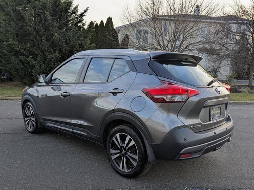 2020 Nissan Kicks SR