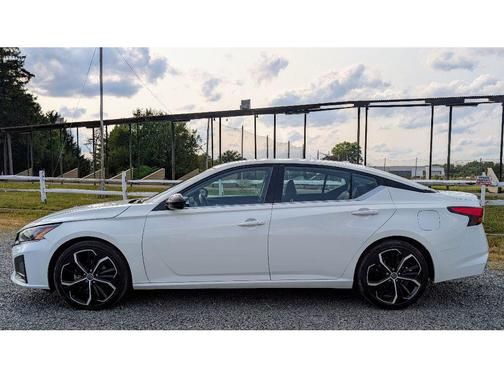 2023 Nissan Altima SR FWD