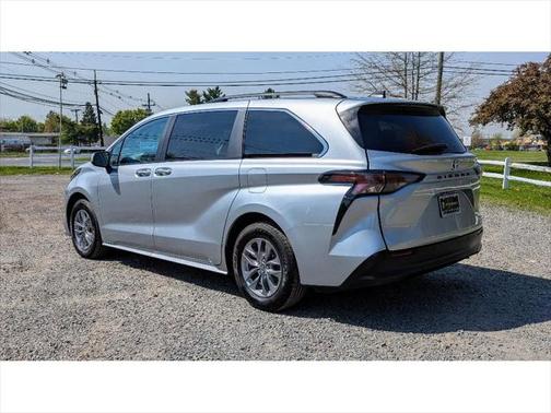 2024 Toyota Sienna XLE 8 Passenger