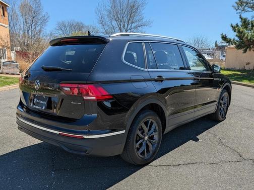 Whte 2024 Volkswagen Tiguan 2.0T SE 4MOTION