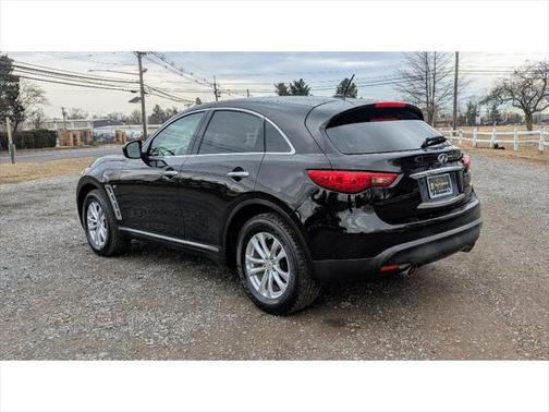 2016 INFINITI QX70 Base