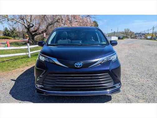 2023 Toyota Sienna XLE 8 Passenger