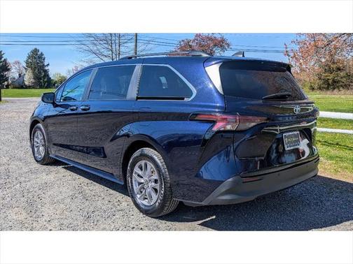 2023 Toyota Sienna XLE 8 Passenger