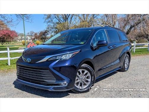 2023 Toyota Sienna XLE 8 Passenger