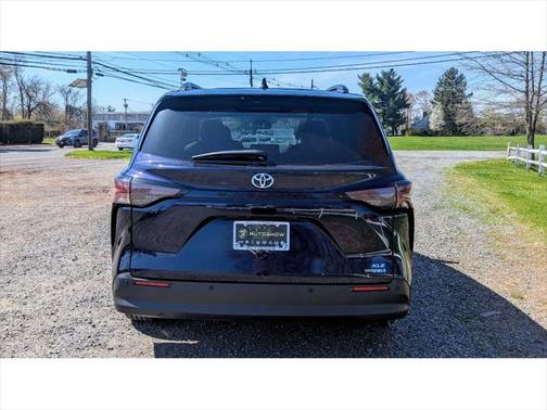 2023 Toyota Sienna XLE 8 Passenger