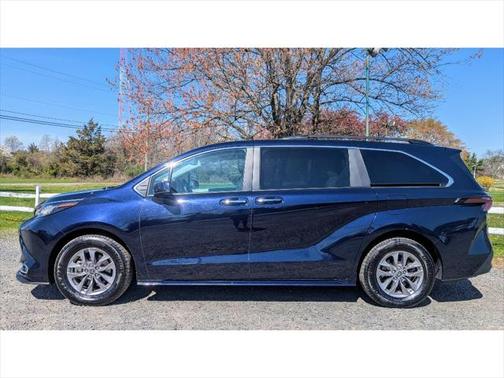 2023 Toyota Sienna XLE 8 Passenger