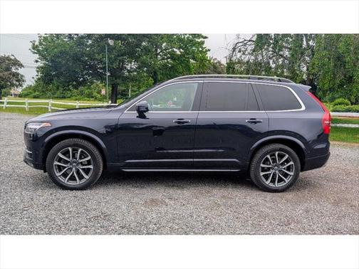 2017 Volvo XC90 T6 Momentum